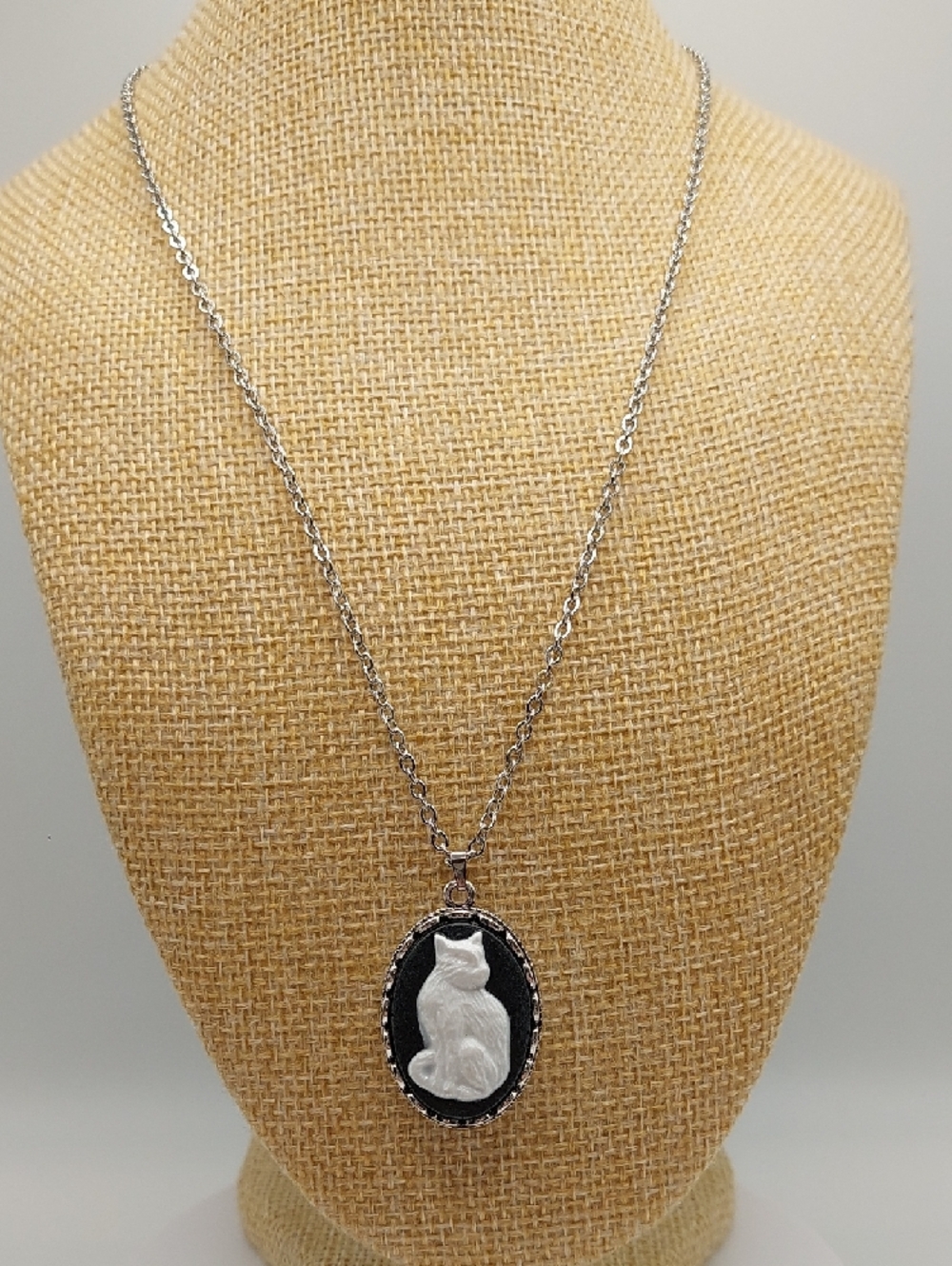 Cat Cameo Pendant Silvertone Necklace in Black and White NEW